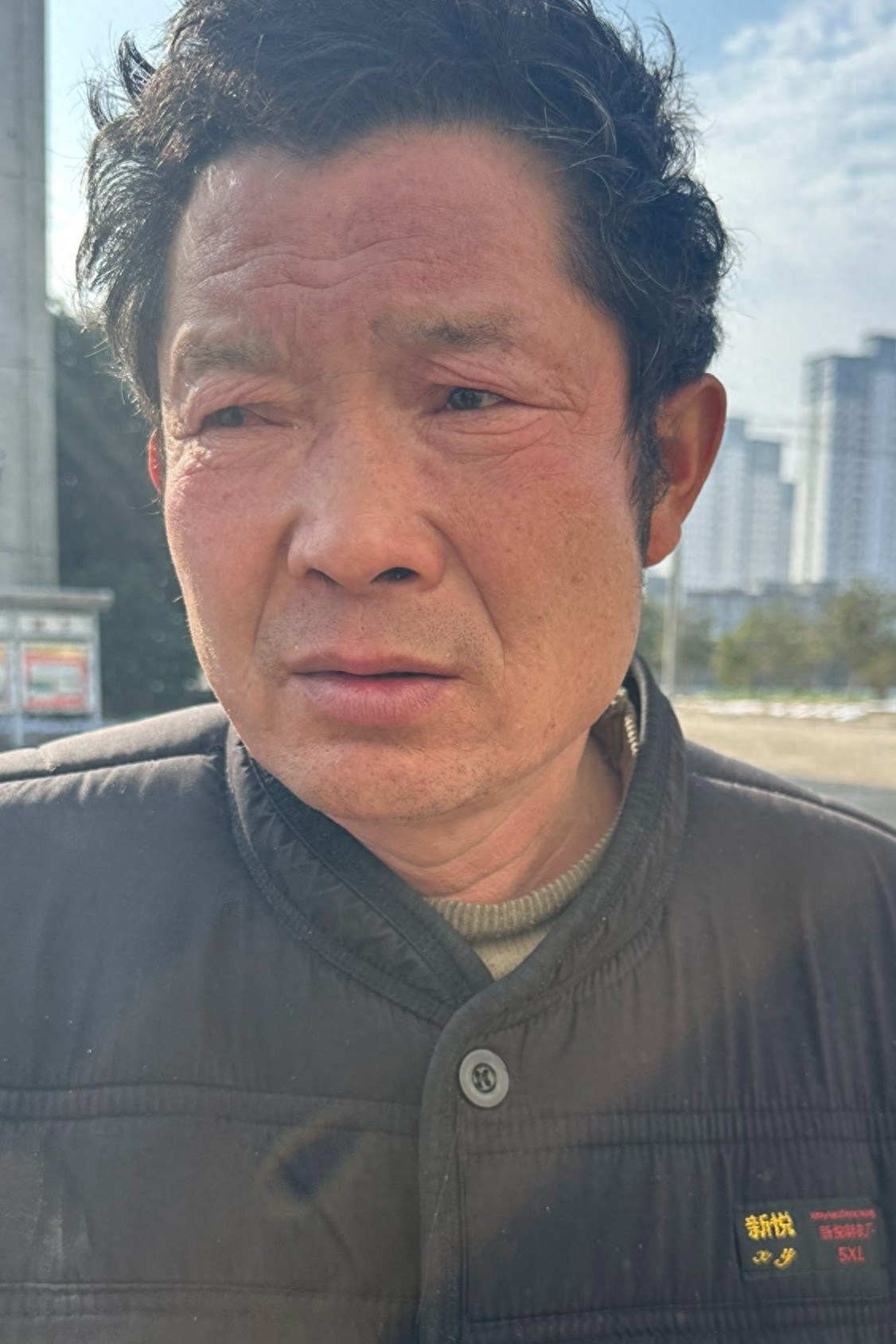 走失者照片 阜阳市寻亲：中年男子被救助，穿黑色...