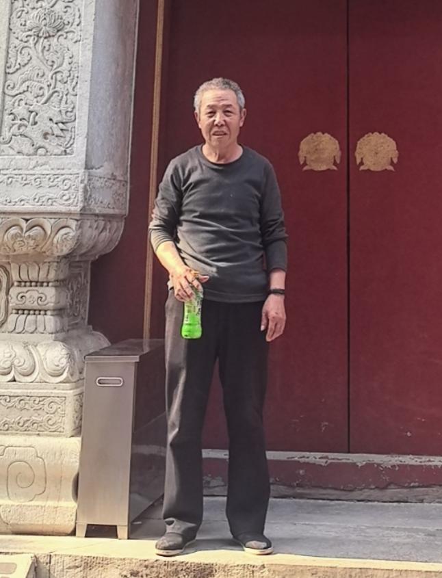 走失者照片 廊坊市寻人：六旬老人走失，穿灰色短...