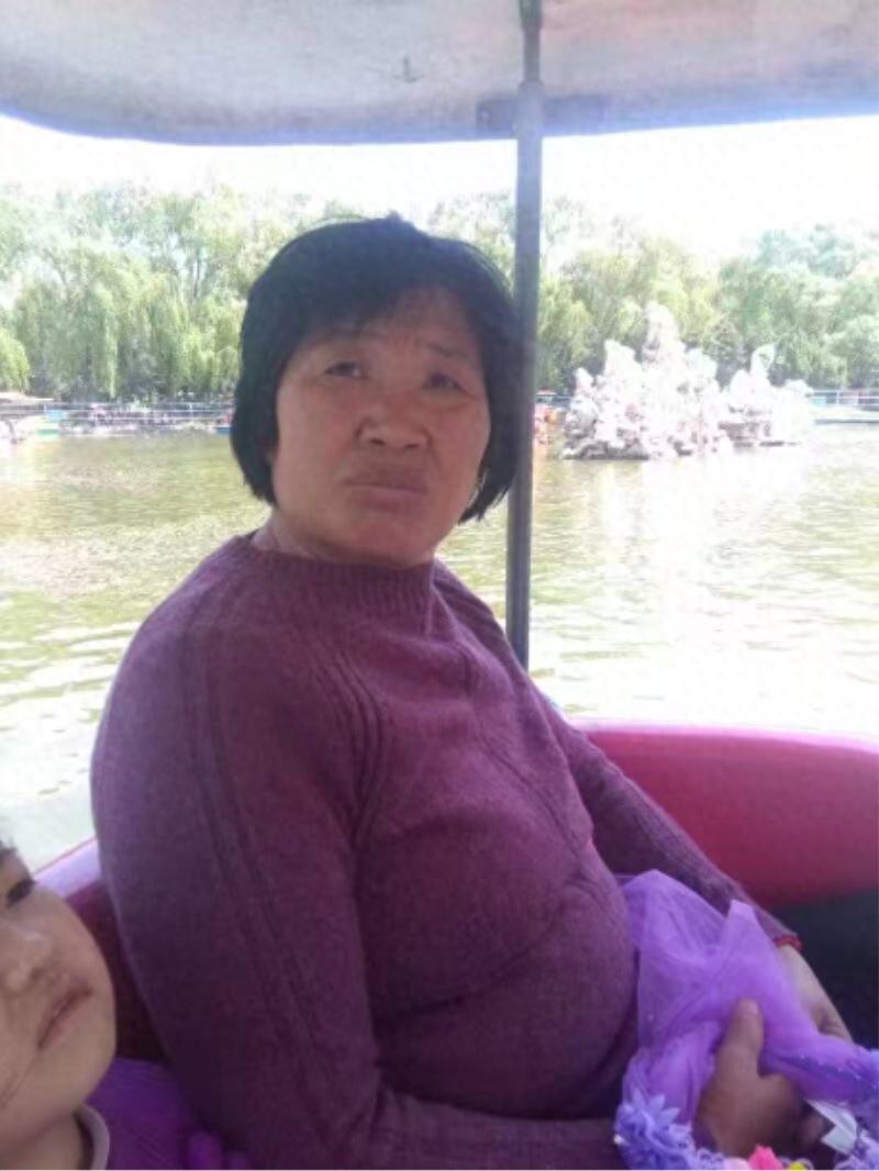 走失者照片 濮阳市寻人：六旬老太走失，穿黑底花...