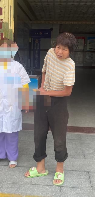 走失者照片 玉林市寻亲：中年女子被救助，穿黄白...