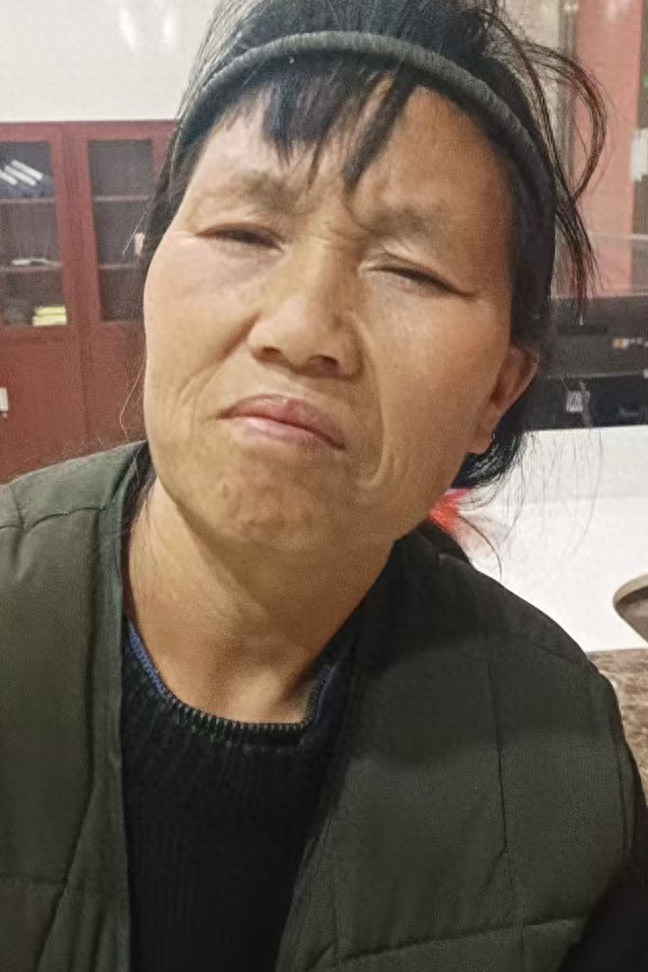 走失者照片 榆林市寻亲：中年女子被救助，戴浅灰...