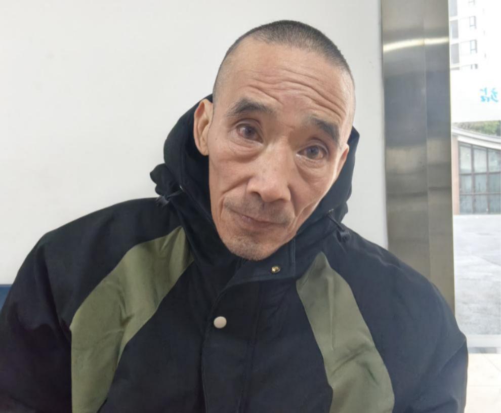 走失者照片 眉山市寻亲：五旬男子被救助，穿白色...