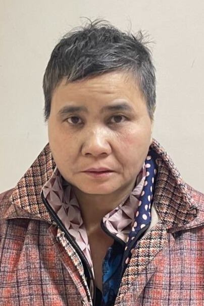 走失者照片 钦州市寻亲：五旬女子被救助，穿格纹...