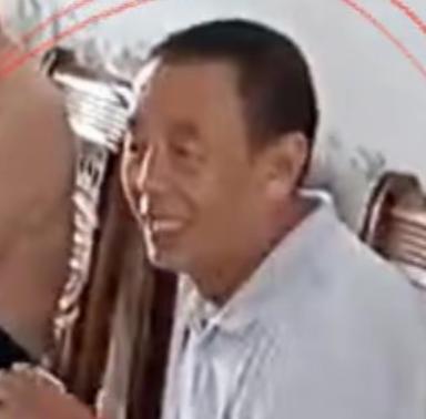 走失者照片 上饶市寻人：六旬老人走失，穿白色上...