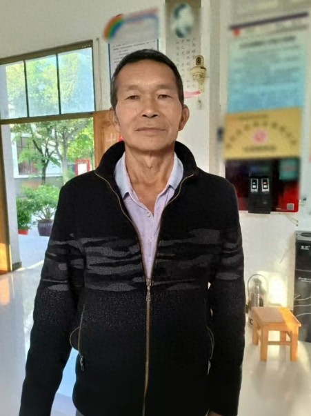 走失者照片 保山市寻人：六旬老人走失，穿灰色外...