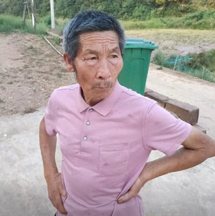 走失者照片 上饶市寻人：七旬老人走失，穿蓝色连...
