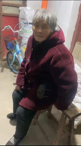 走失者照片 宿迁市寻人：七旬老太走失，穿黑色外...