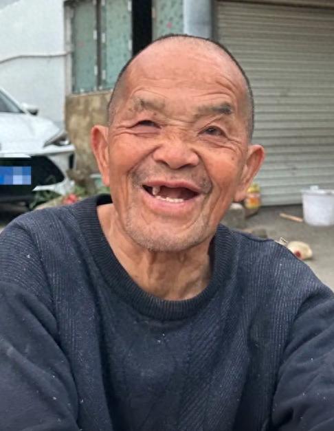 走失者照片 黔南州寻人：八旬老人走失，拄拐，穿...