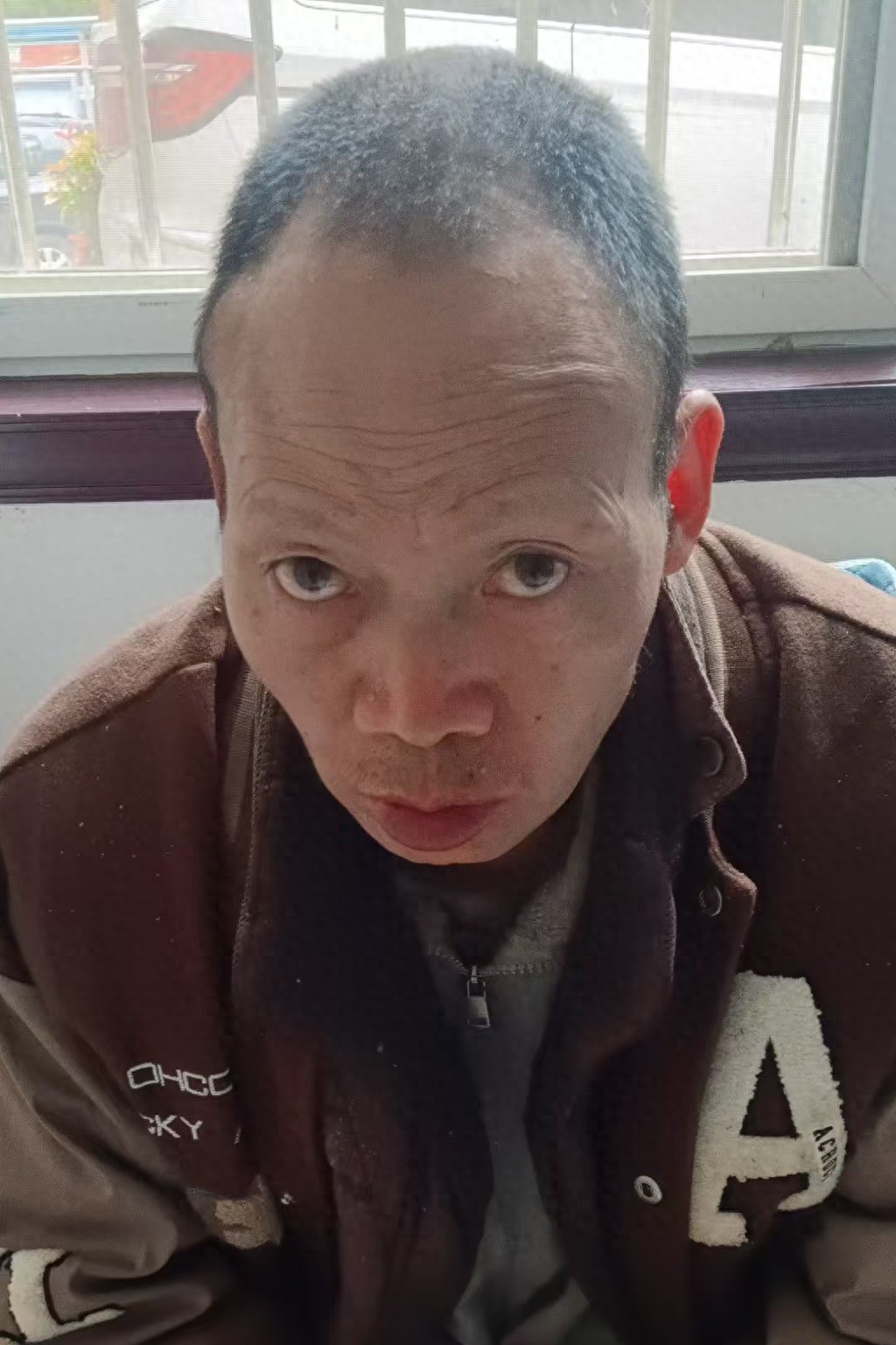 走失者照片 资阳市寻亲：五旬男子被救助，穿咖色...