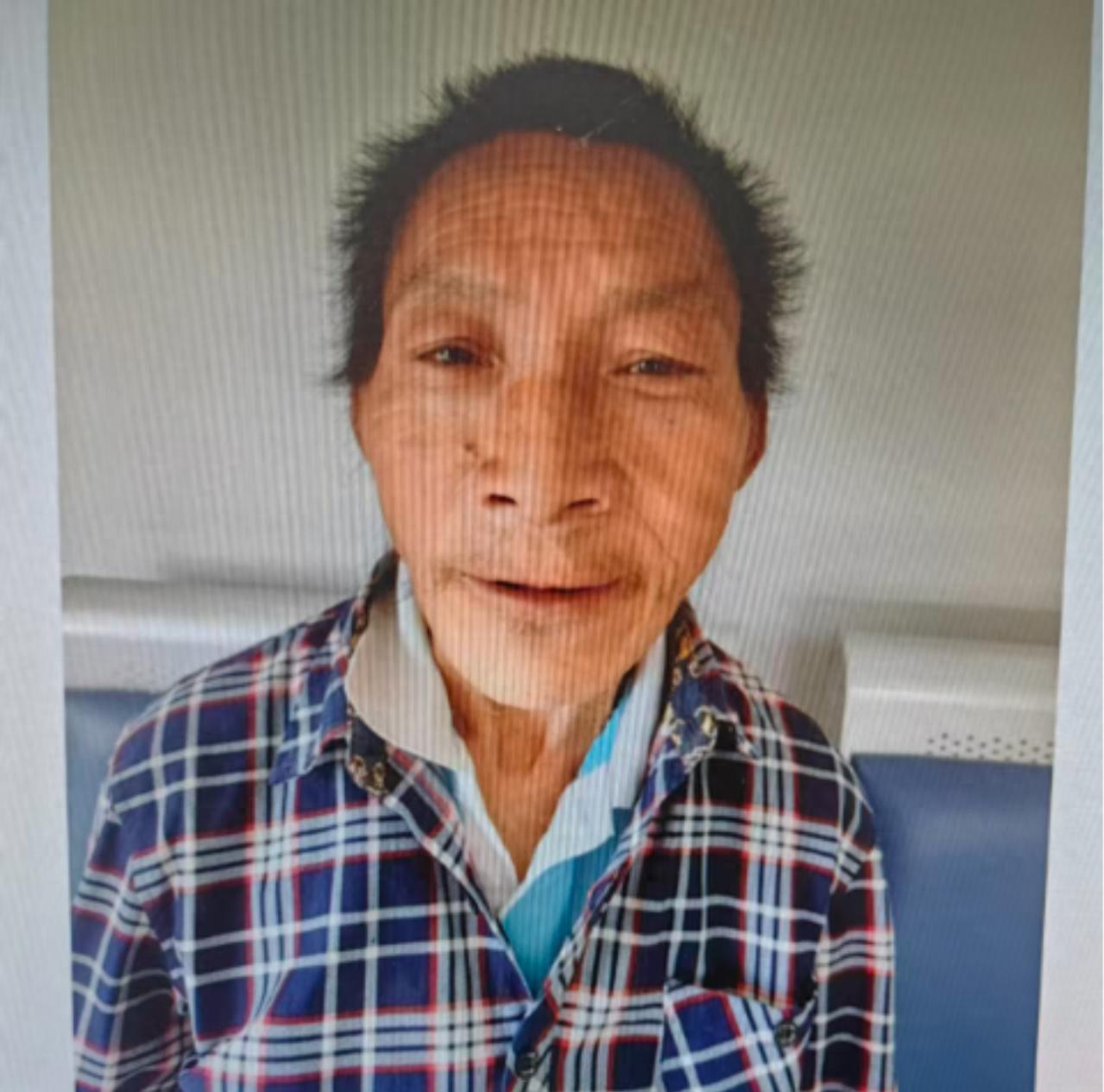 走失者照片 汉中市寻亲：六旬老人被救助，穿格子...