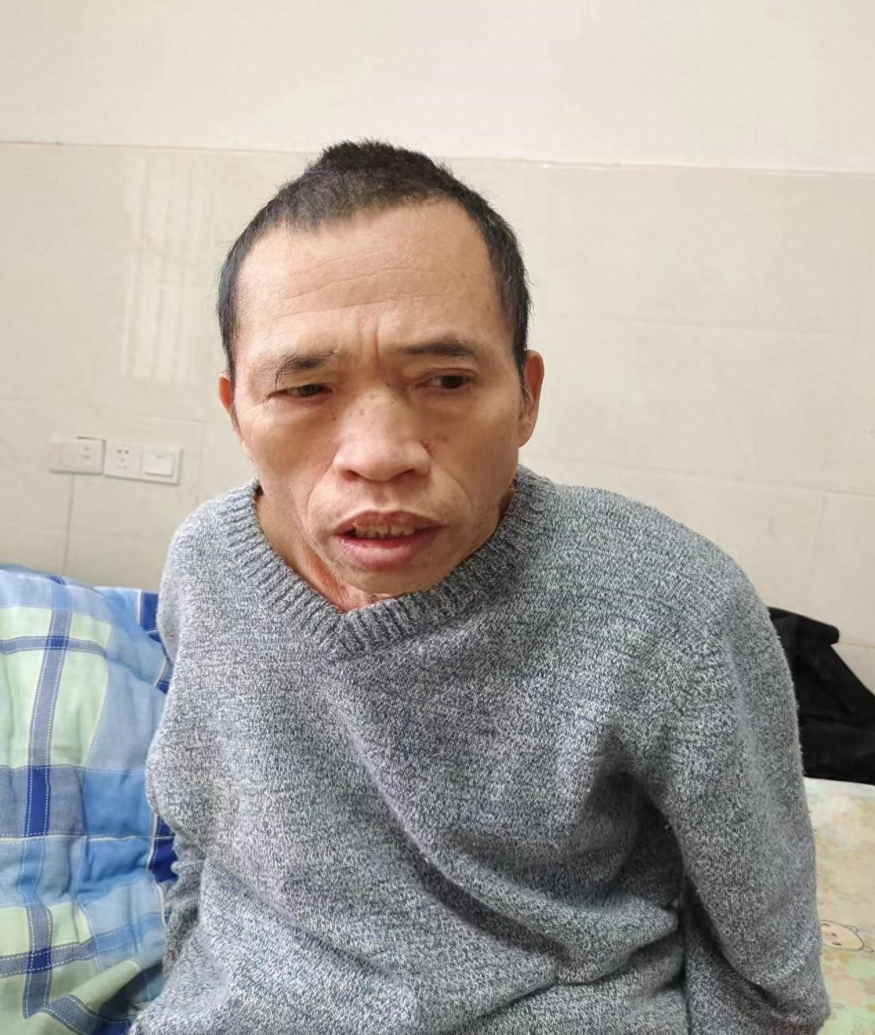 走失者照片 河池市寻亲：五旬男子被救助，高1米...
