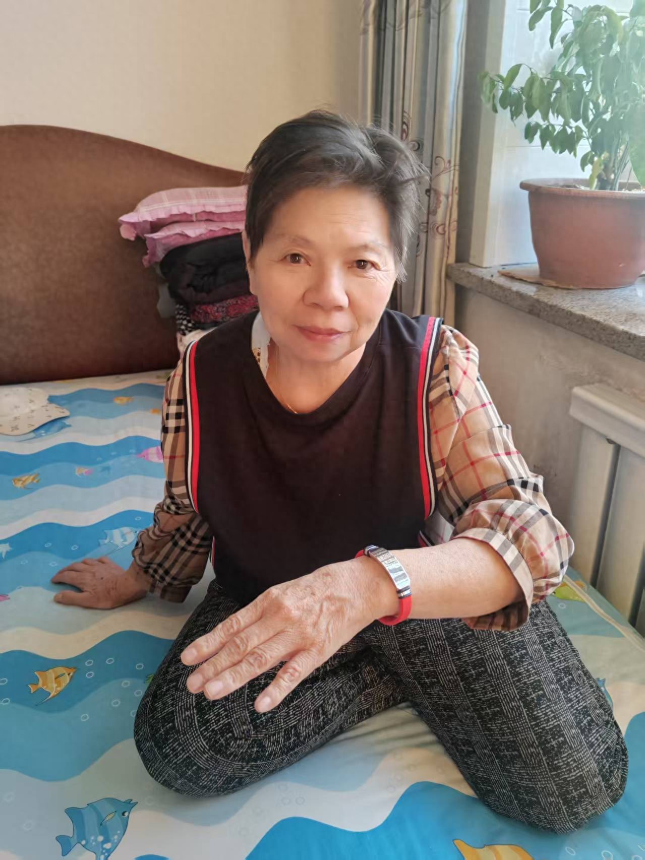 走失者照片 七台河市寻人：六旬老太走失，穿浅蓝...