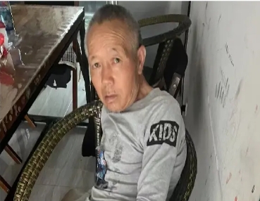 走失者照片 湘潭市寻人：七旬老人走失，穿灰白色...