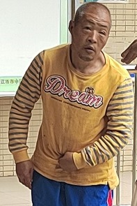 走失者照片 内江市寻亲：五旬男子被救助，穿黄色...