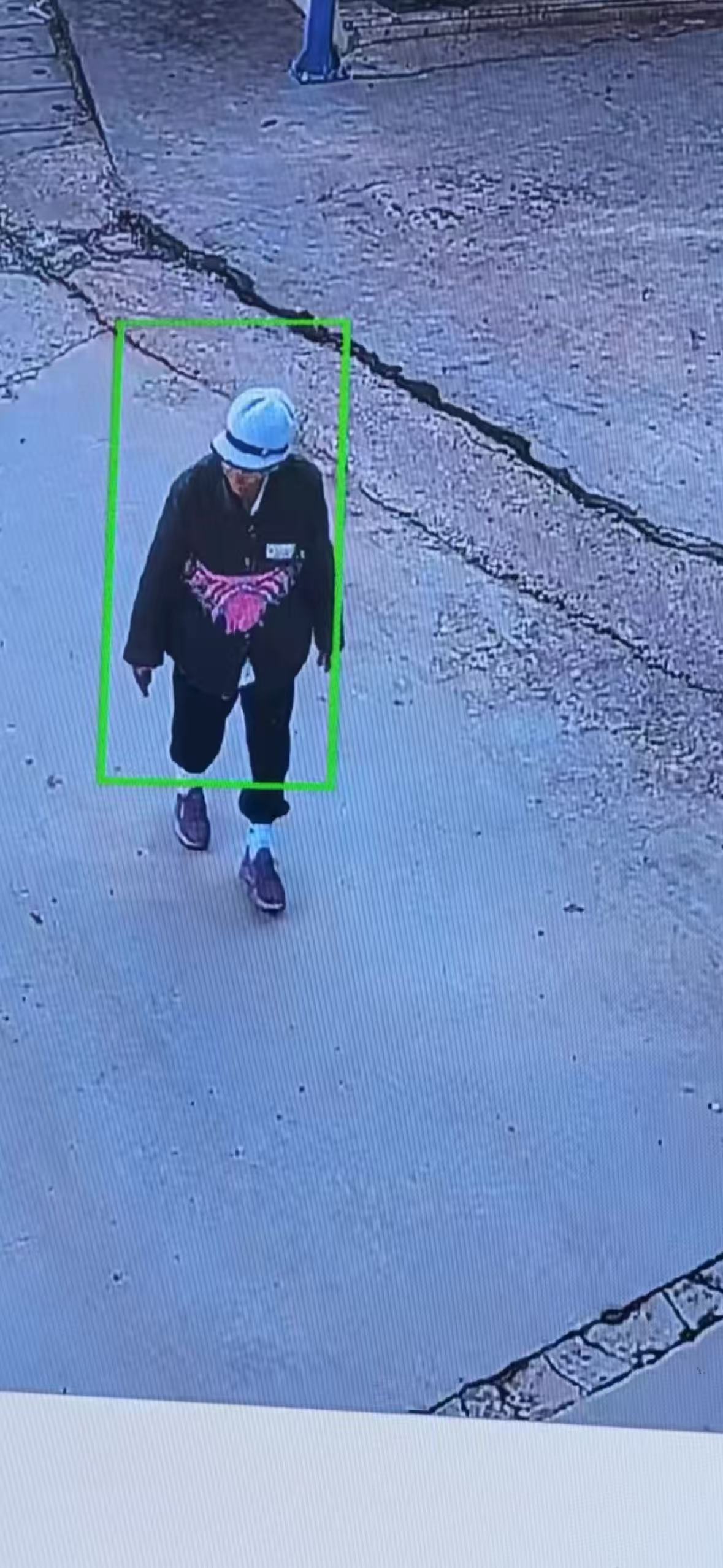 走失者照片 昆明市寻人：八旬老太走失，戴粉蓝色...