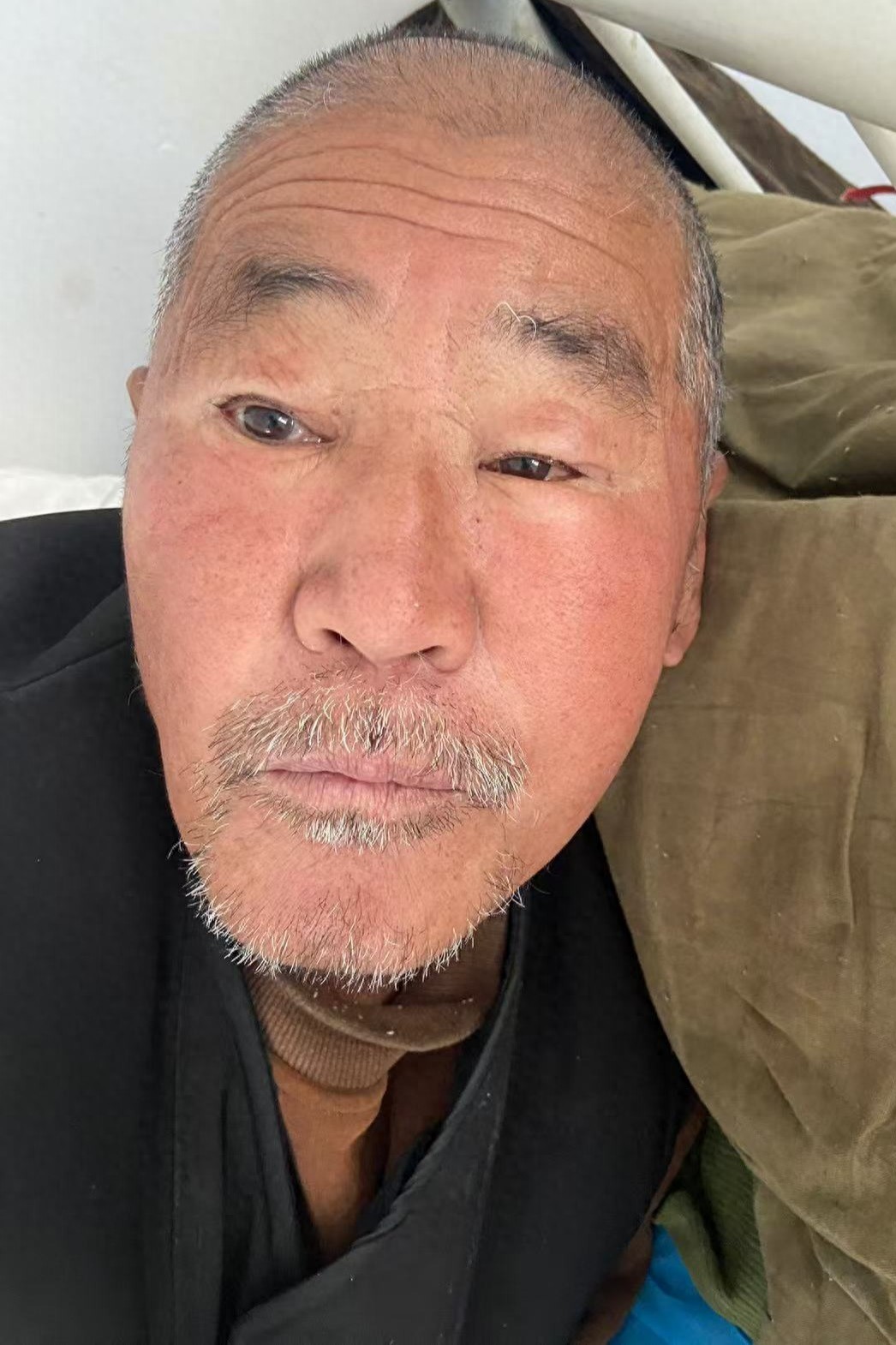 走失者照片 沈阳市寻亲：七旬老人被救助，穿绿色...