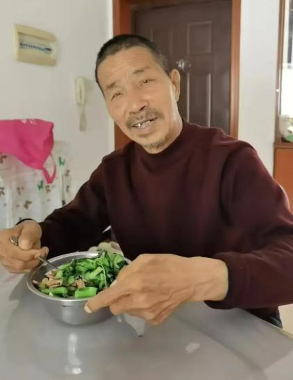 走失者照片 新余市寻人：七旬老人走失，穿灰色西...