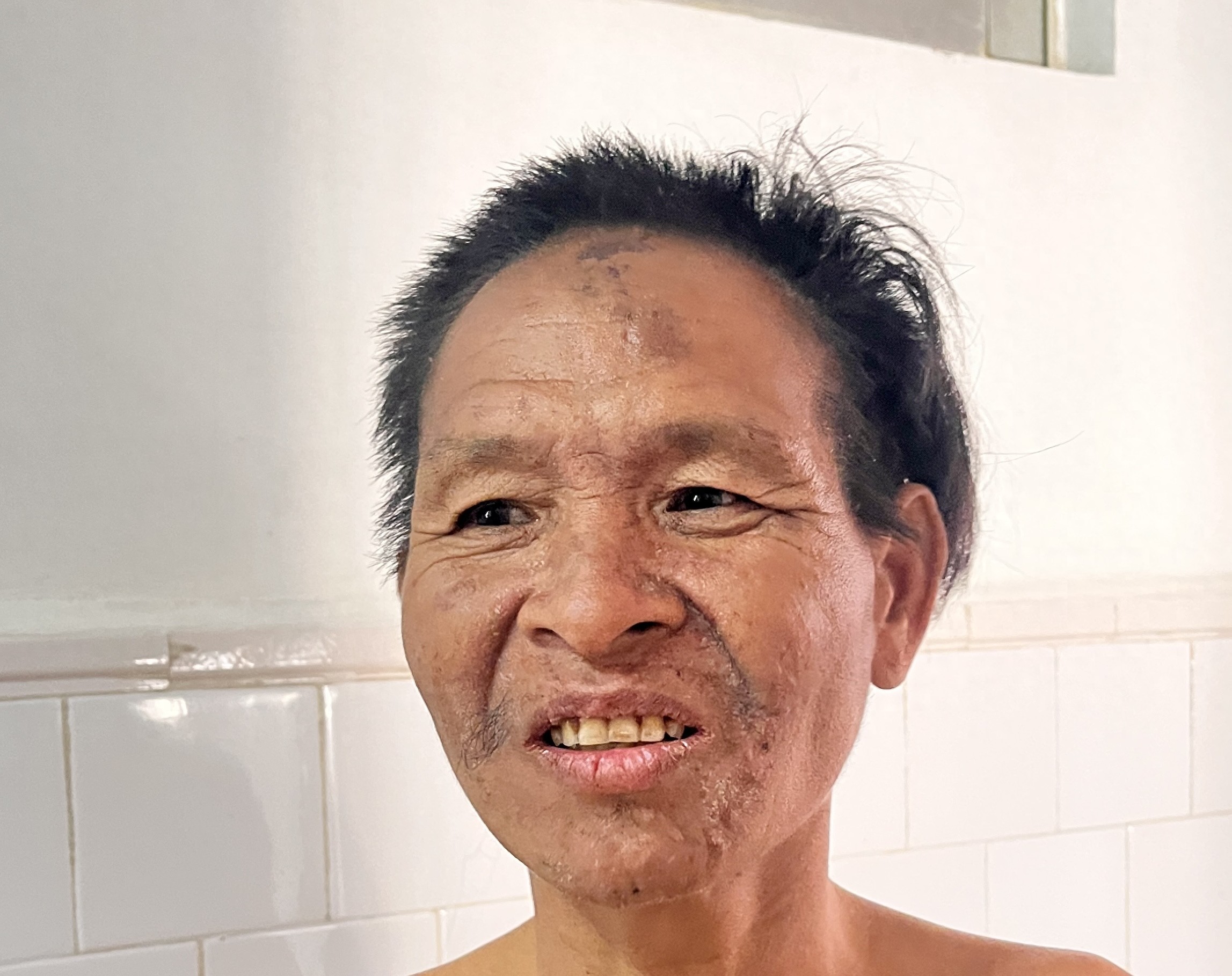 走失者照片 贵港市寻亲：五旬男子被救助，穿黑色...