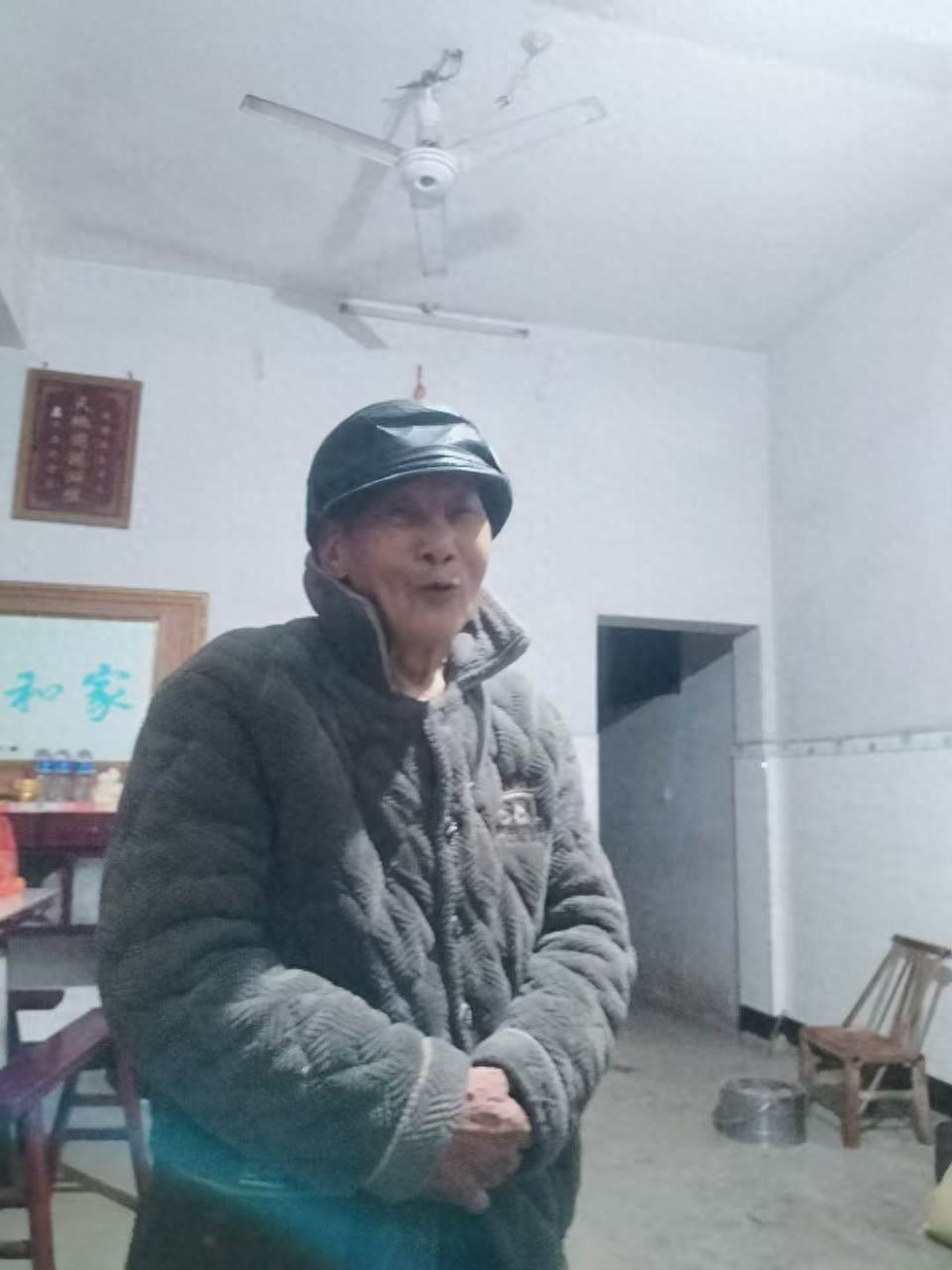 走失者照片 上饶市寻人：八旬老人走失，穿灰色棉...