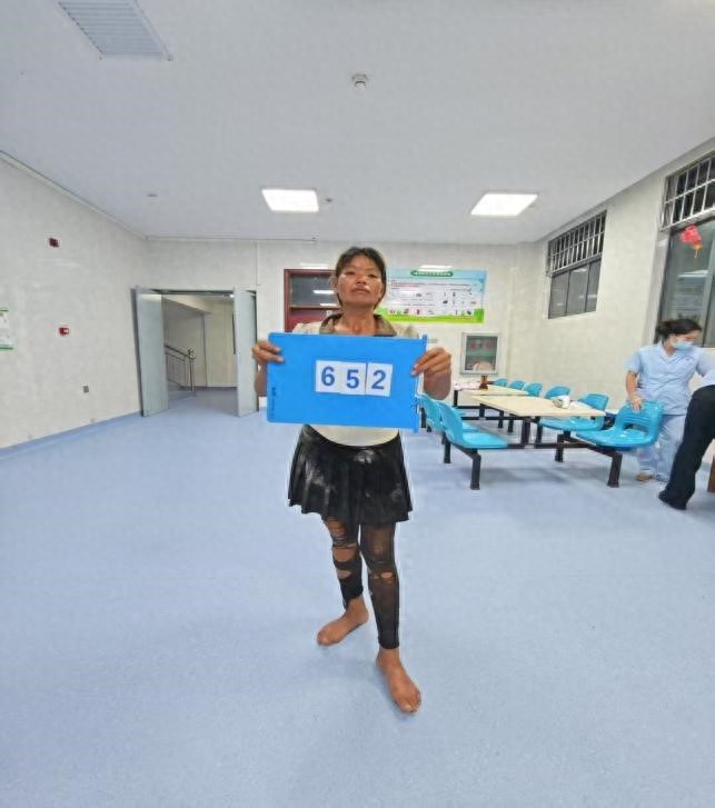走失者照片 北海市寻亲：中年女子被救助，穿白色...
