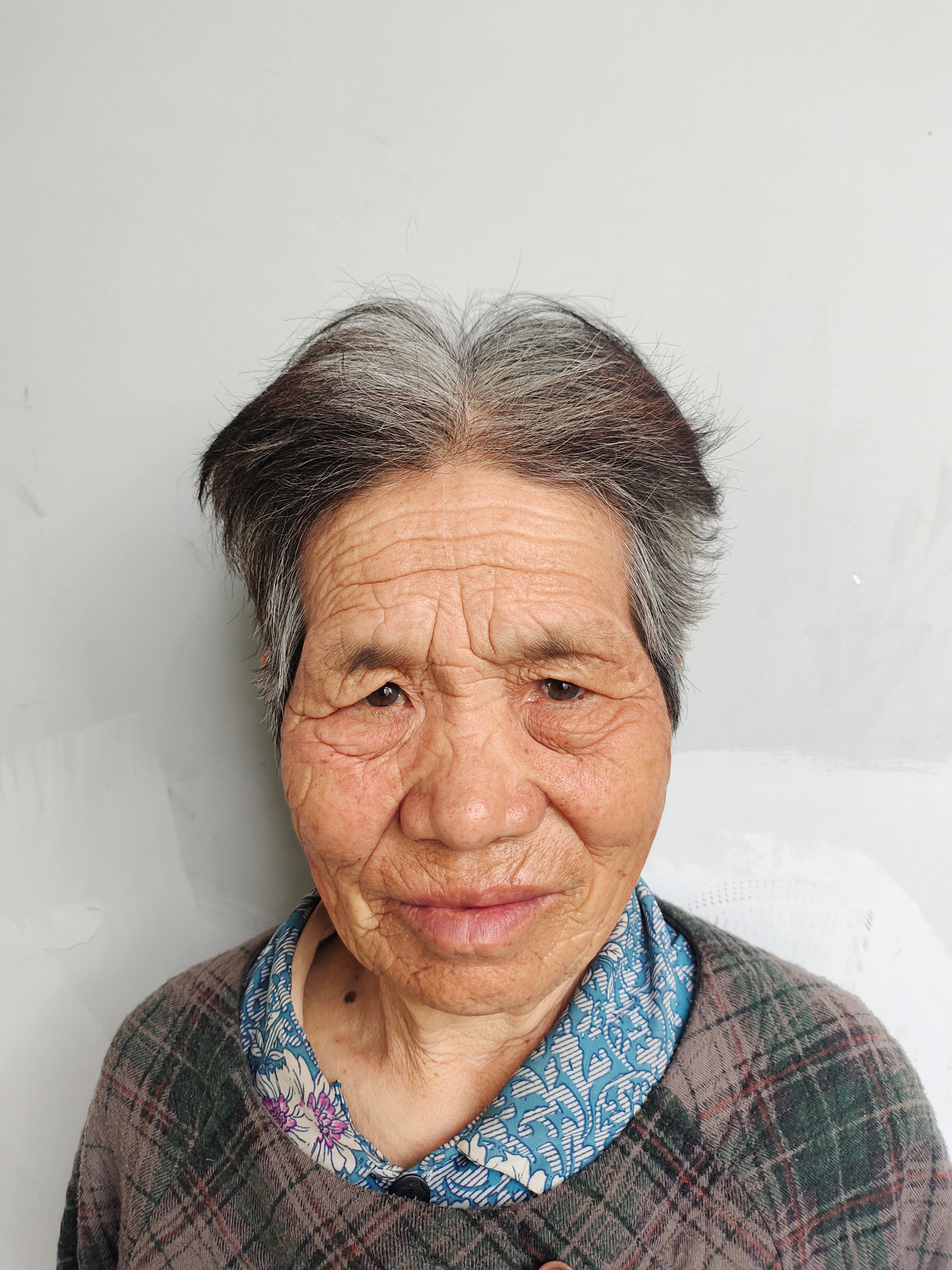 走失者照片 商丘市寻亲：七旬老太被救助，穿深色...