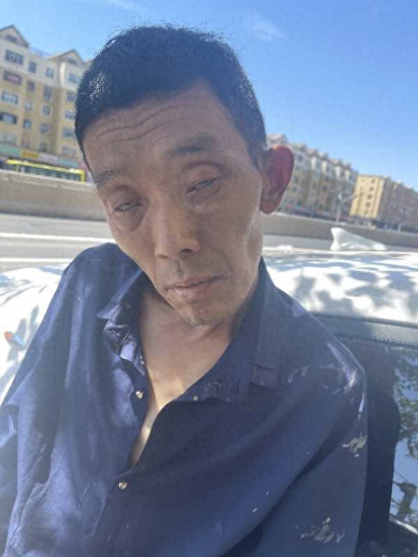 走失者照片 乌鲁木齐市寻亲：中年男子被救助，穿...