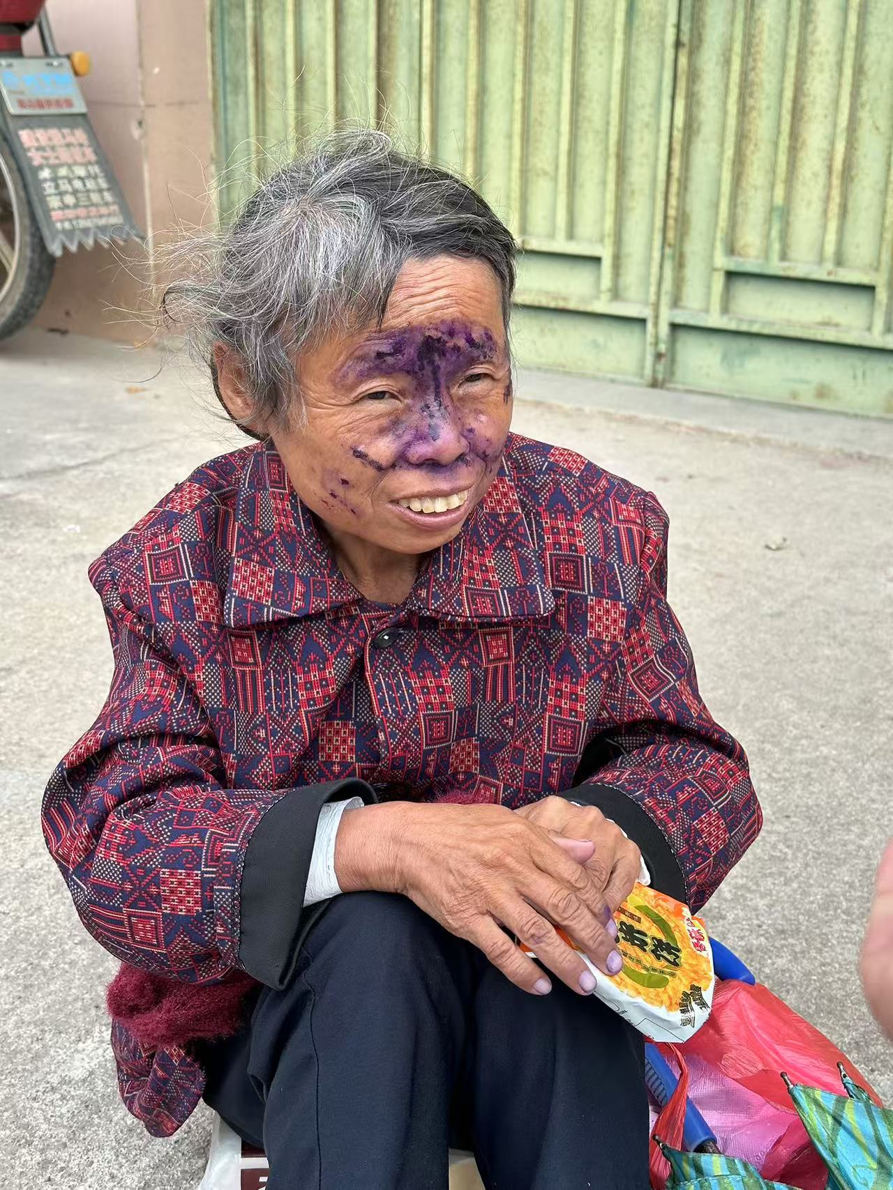 走失者照片 抚州市寻亲：七旬老太被救助，穿花布...