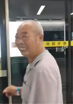 走失者照片 新乡市寻人：六旬老人走失，患阿尔茨...
