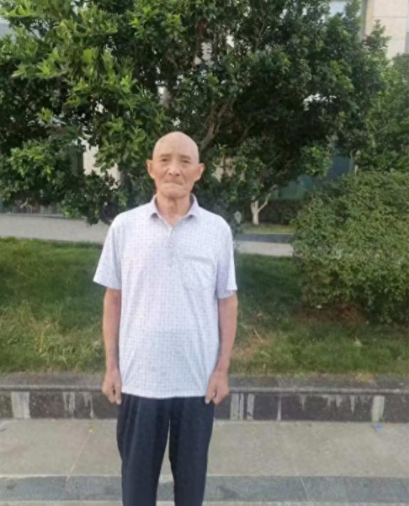 走失者照片 巴中市寻人：八旬老人走失，穿黑色衣...