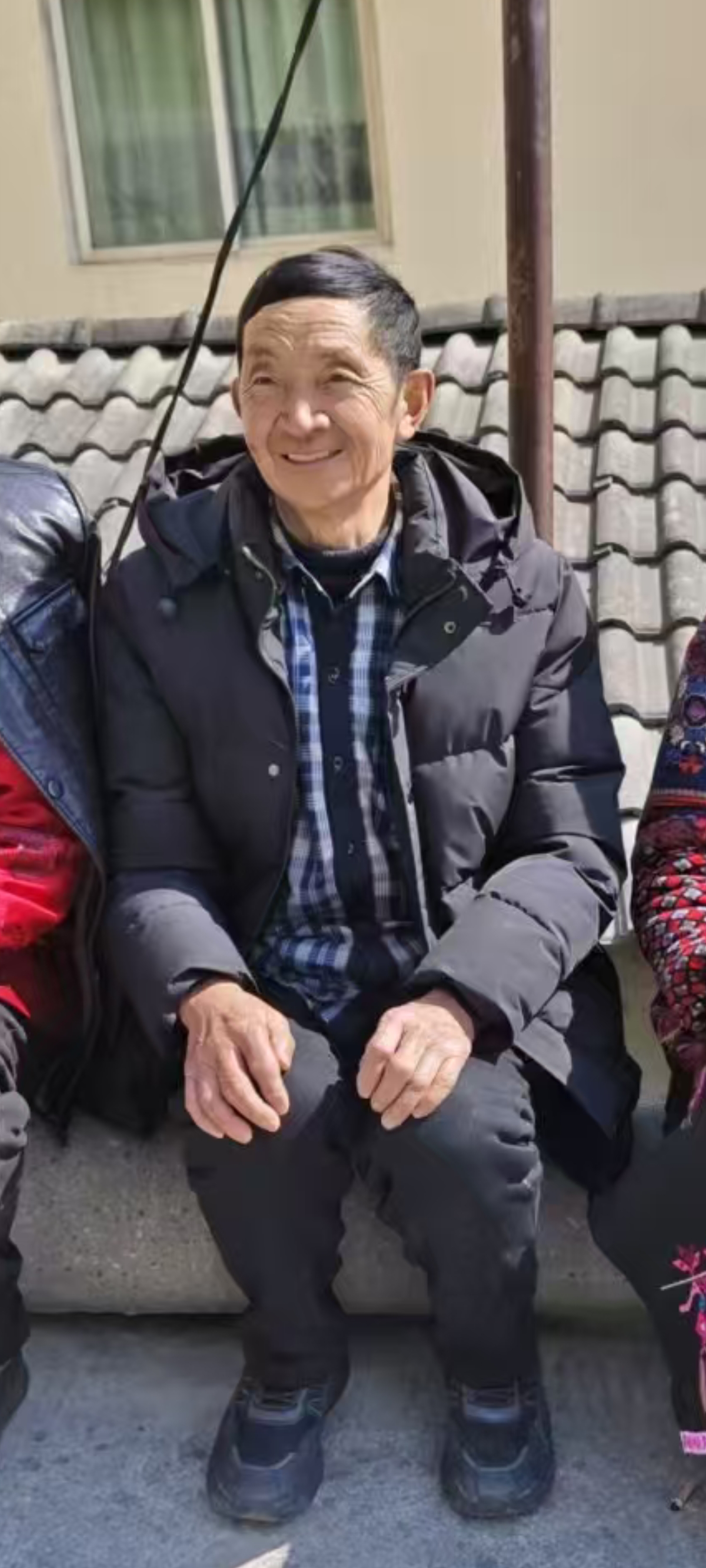 走失者照片 阿坝州寻人：七旬老人走失，穿黑色衣...
