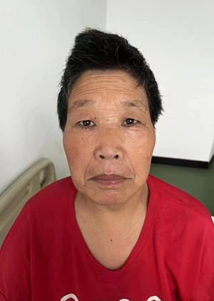 走失者照片 平顶山市寻亲：六旬老太被救助，穿黑...