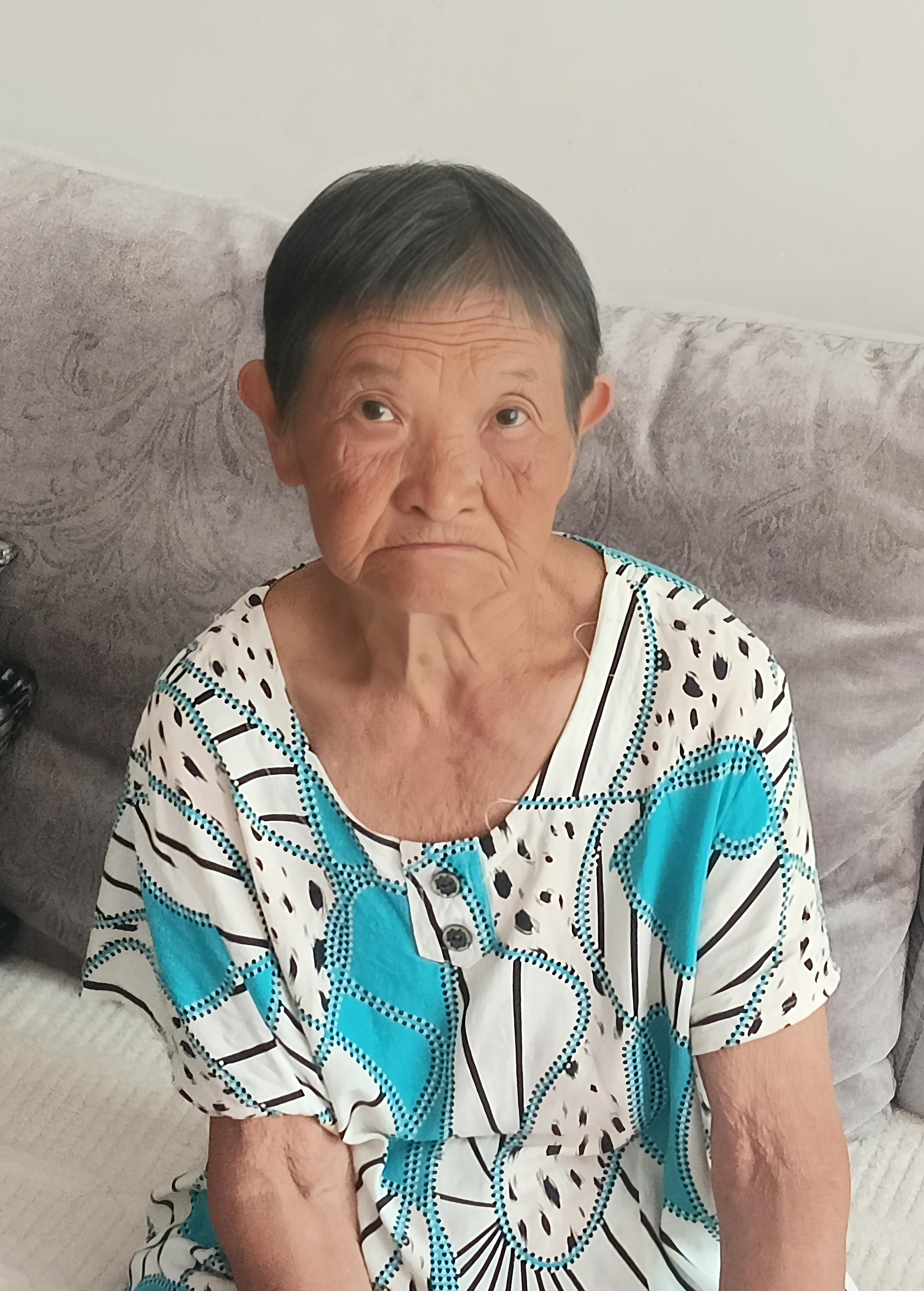 走失者照片 南充市寻人：八旬老太走失，提白色塑...
