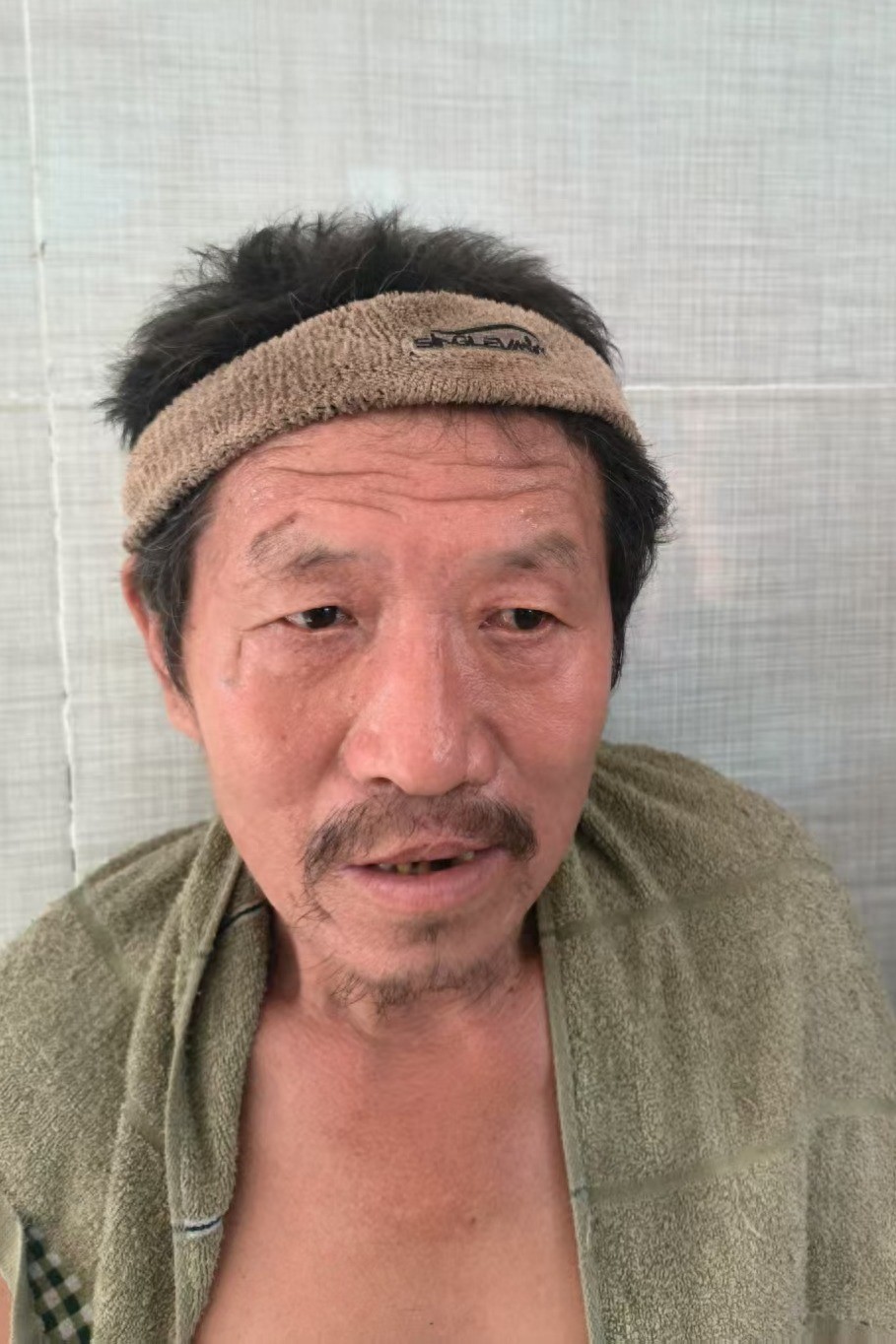 走失者照片 亳州市寻亲：六旬老人被救助，高1米...