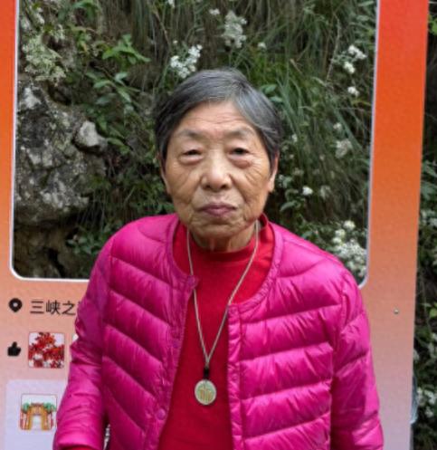 走失者照片 曲靖市寻人：八旬老太走失，患阿尔茨...