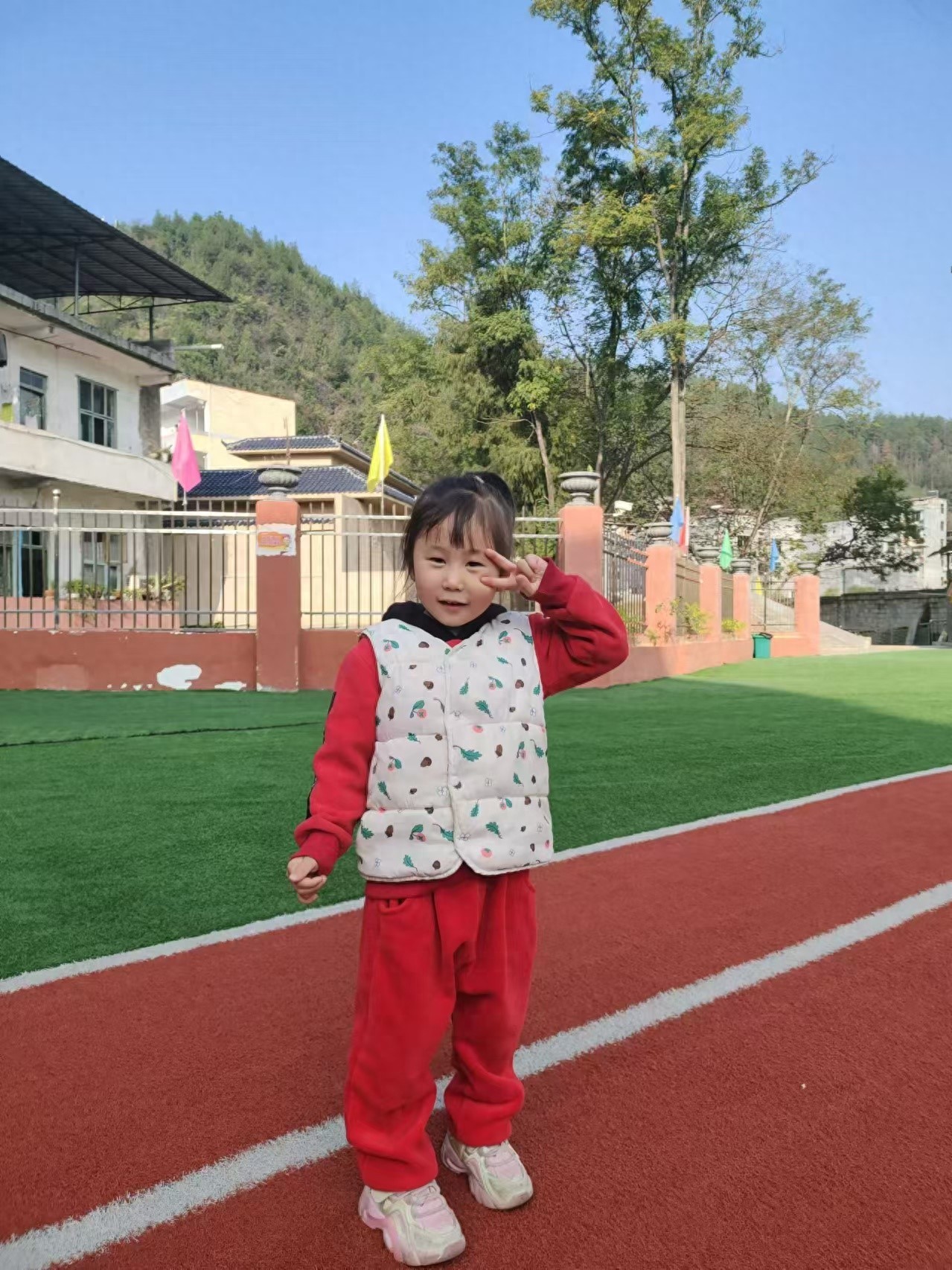 走失者照片 重庆市寻亲：4岁女孩自幼被救助，裹...