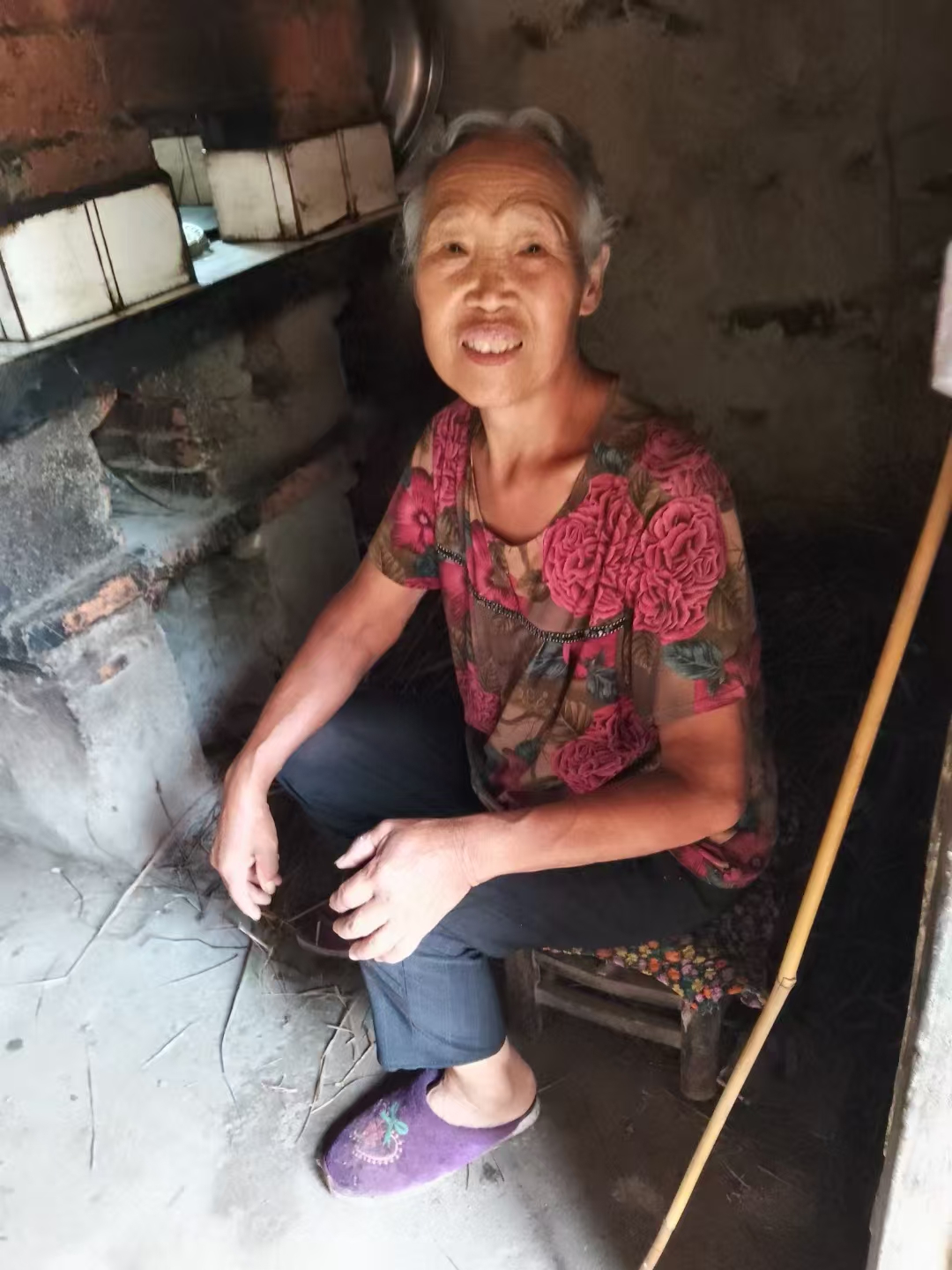 走失者照片 信阳市寻人：七旬老太走失，白发，穿...