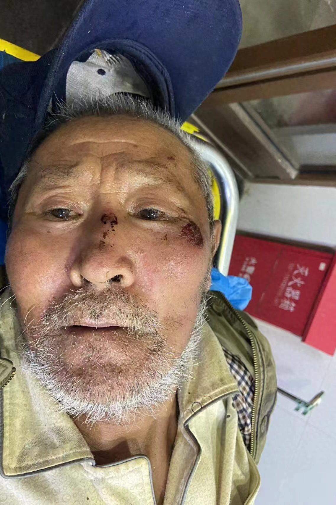 走失者照片 沈阳市寻亲：五旬男子被救助，穿米黄...
