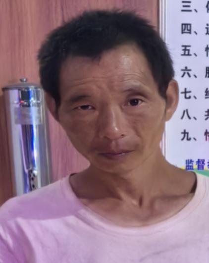 走失者照片 玉林市寻亲：中年男子被救助，穿米色...