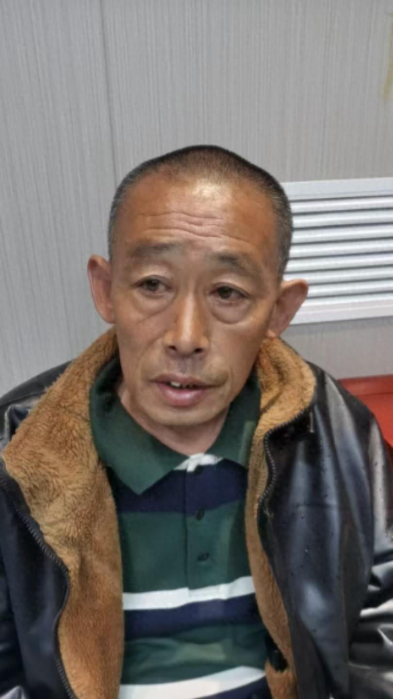 走失者照片 唐山市寻亲：六旬老人被救助，穿黑色...