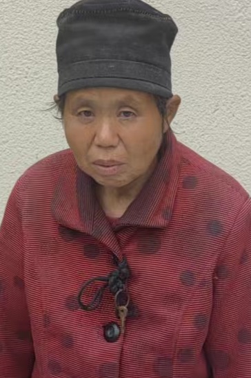 走失者照片 驻马店市寻亲：五旬女子被救助，穿红...