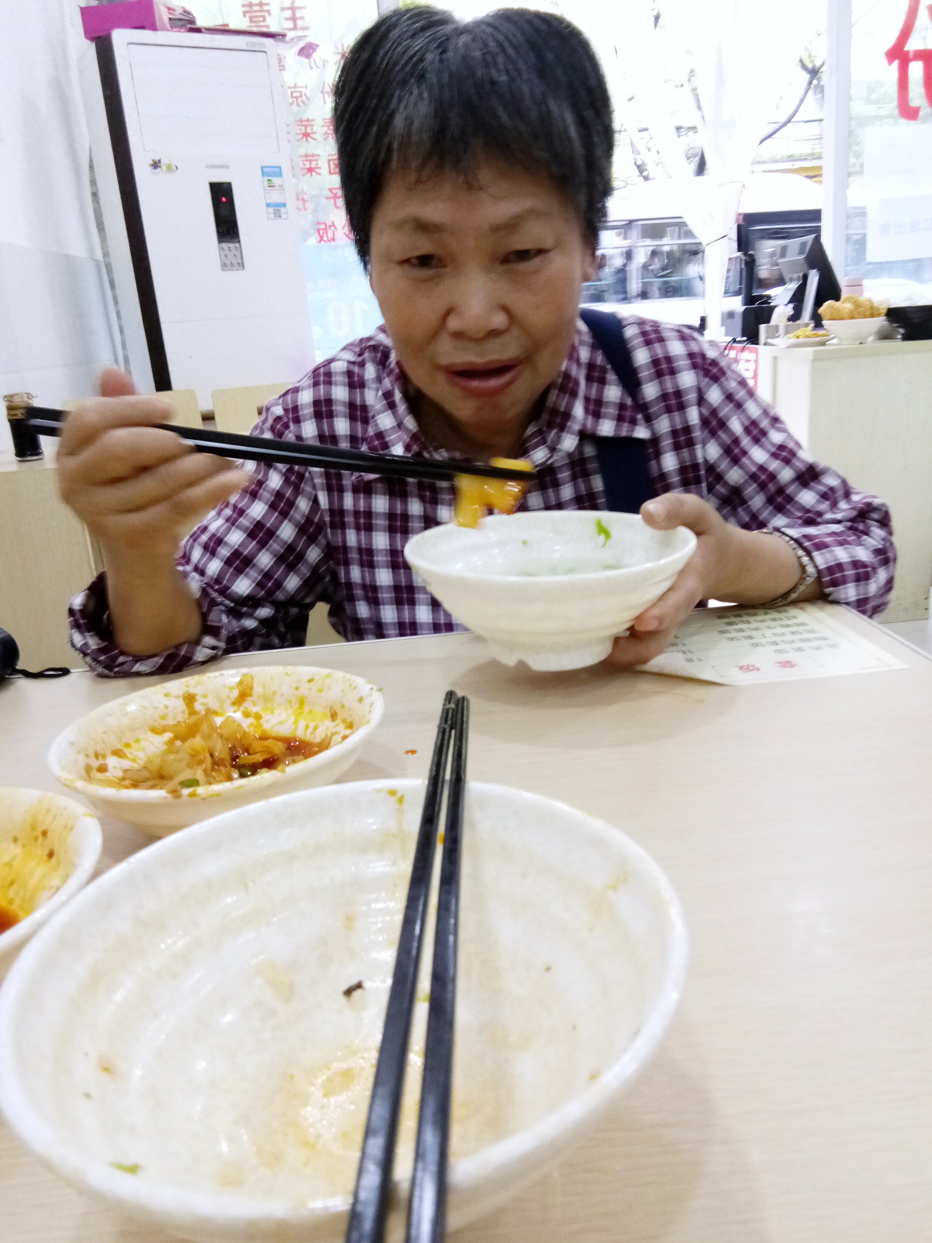 走失者照片 南充市寻人：七旬老太走失，穿墨绿色...