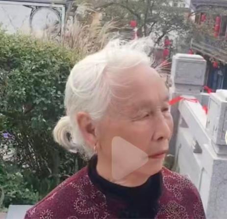 走失者照片 上饶市寻人：八旬老太走失，穿粉底印...