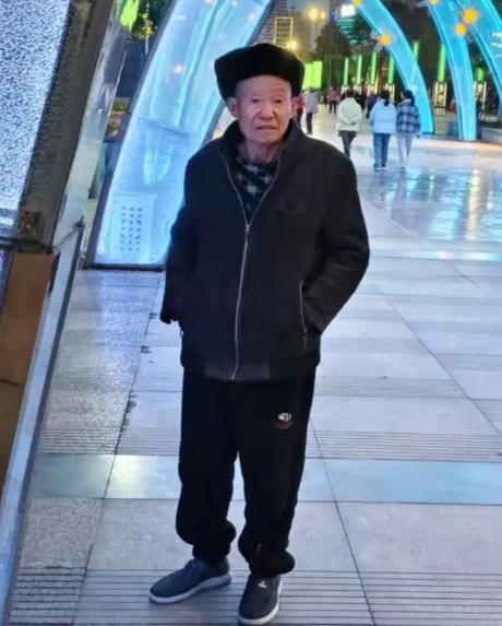 走失者照片 成都市寻人：七旬老人走失，穿黑色长...