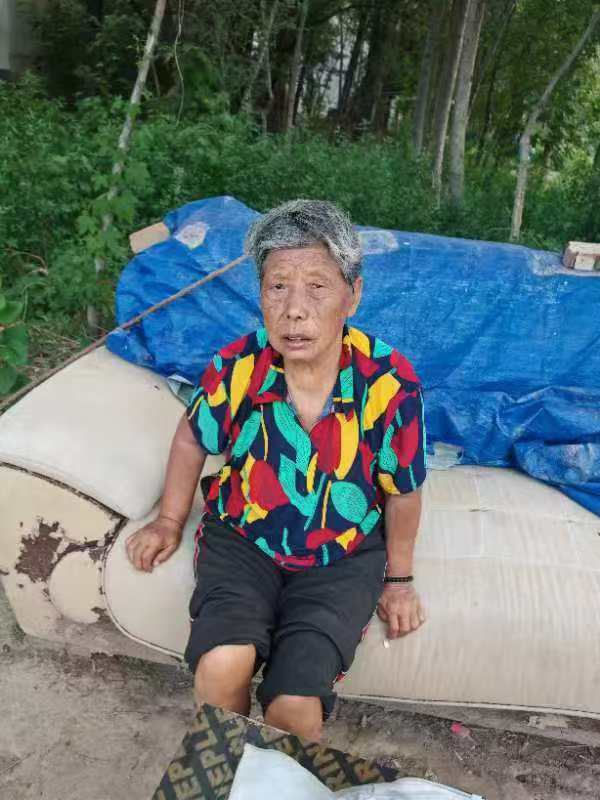 走失者照片 德州市寻亲：六旬老太被救助，穿花色...