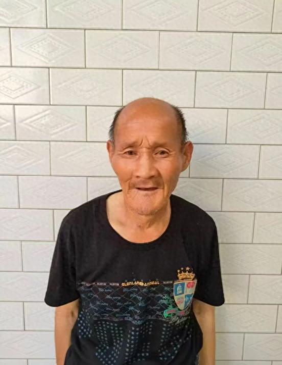 走失者照片 渭南市寻人：七旬老人走失，光头，穿...
