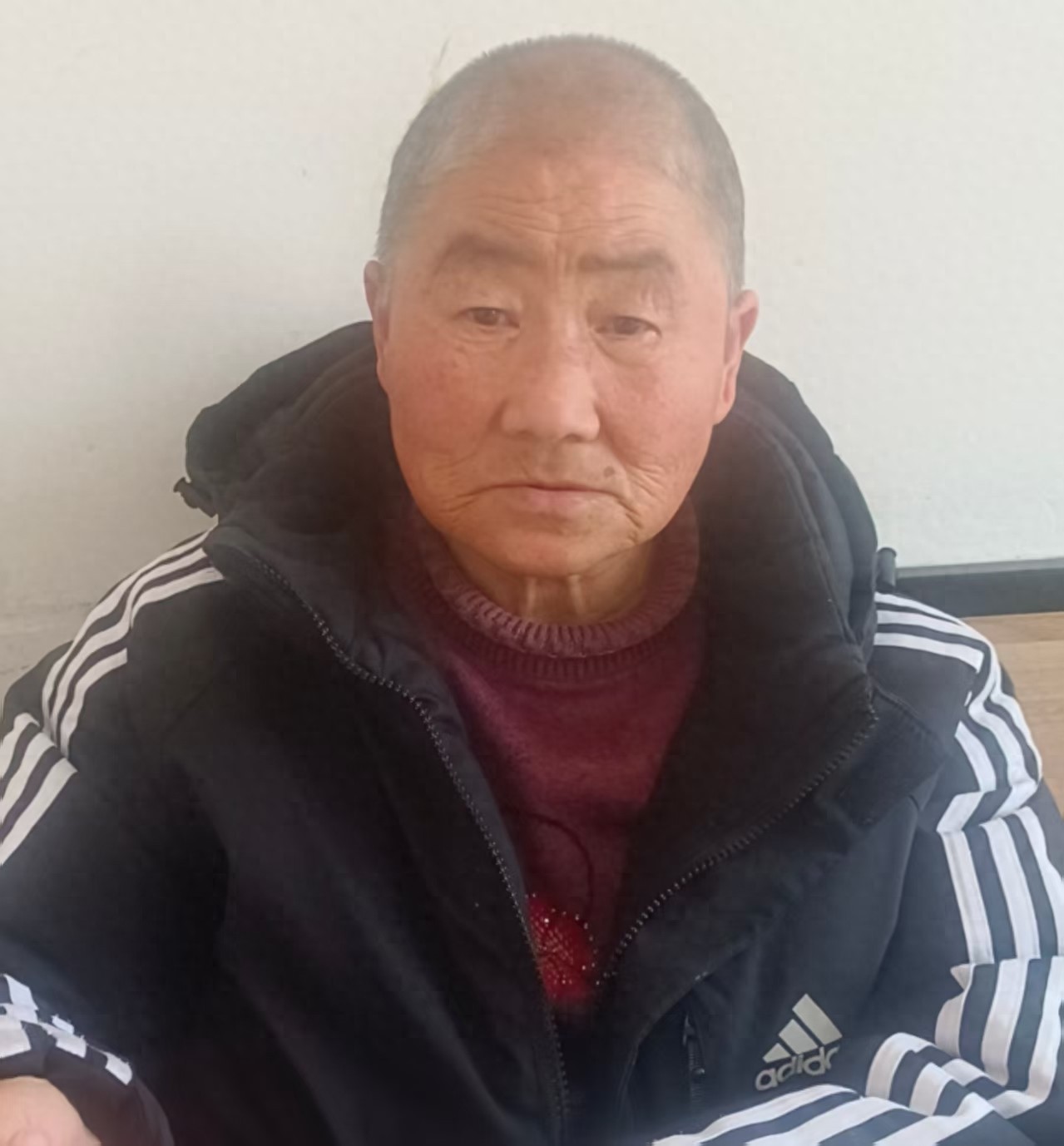 走失者照片 抚顺市寻亲：七旬老太被救助，高1米...
