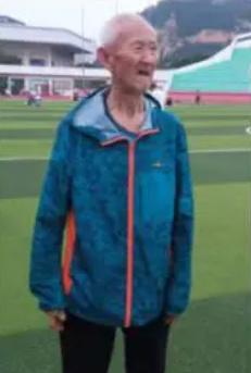 走失者照片 延安市寻人：七旬老人走失，戴灰色鸭...
