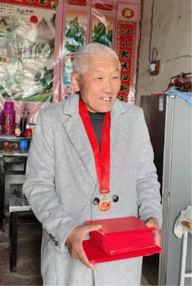 走失者照片 宿州市寻人：八旬老人走失，穿灰色衣...
