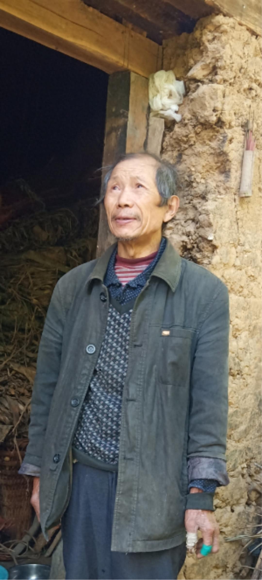 走失者照片 安康市寻亲：六旬老人被救助，穿深色...