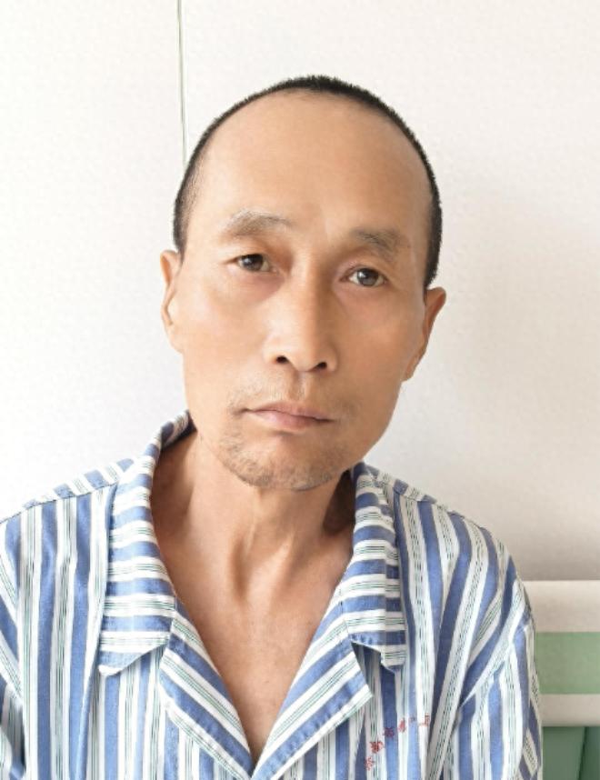 走失者照片 济南市寻亲：六旬老人被救助，穿灰色...